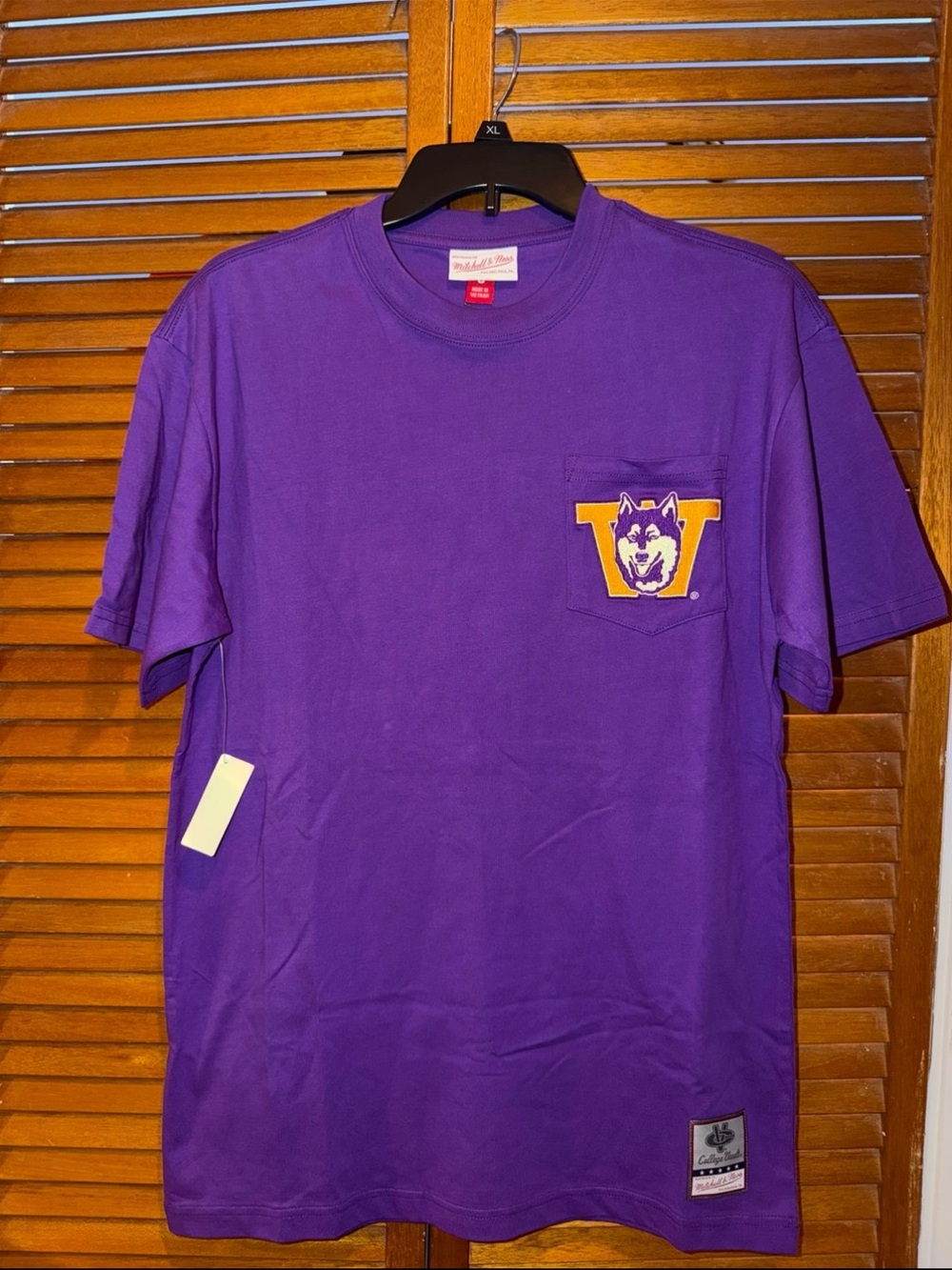 University of Washington Mitchell & Ness Shirt. Mens Small (NWTS)
